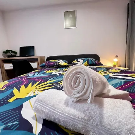 Maison Moderna-8 Personnes-wifi-centre בית נופש *